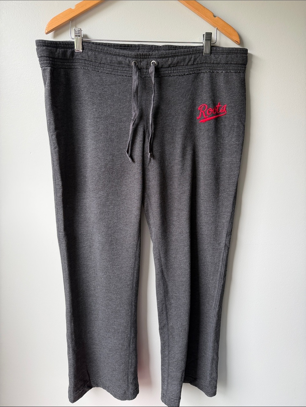 Roots Dark Gray Sweatpants with Red Logo size XL